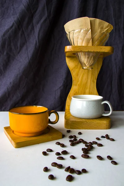 Kaffeemaschine Kaffeetasse Und Becher Übergießen Studiodreh — Stockfoto