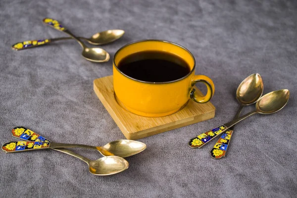 Vintage Löffel Besteck Und Schwarze Kaffeetasse — Stockfoto