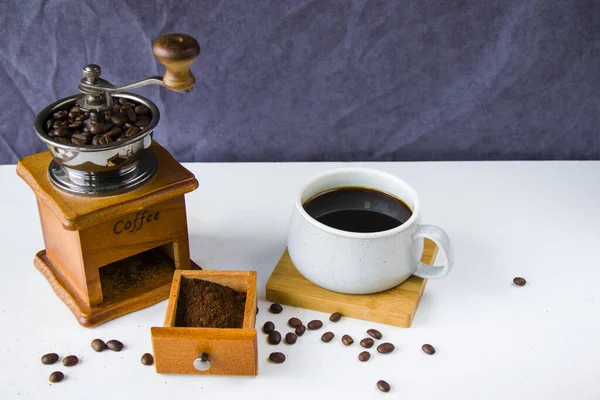 Kaffeemühle Kaffeemaschine Tasse Und Bohnen Morgenkaffee Energy Drink — Stockfoto