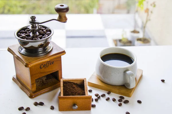 Kaffeemühle Kaffeemaschine Tasse Und Bohnen Morgenkaffee Energy Drink — Stockfoto