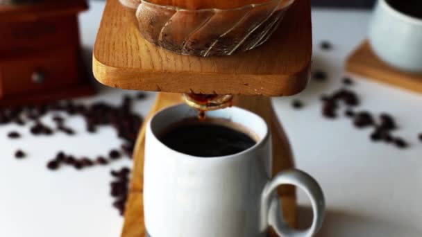 Schwarz Übergießt Kaffeekränzchen — Stockvideo