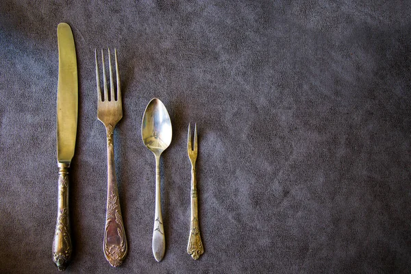 Bords Och Köksartiklar Inställning Folk Kniv Och Sked Grå Bakgrund — Stockfoto