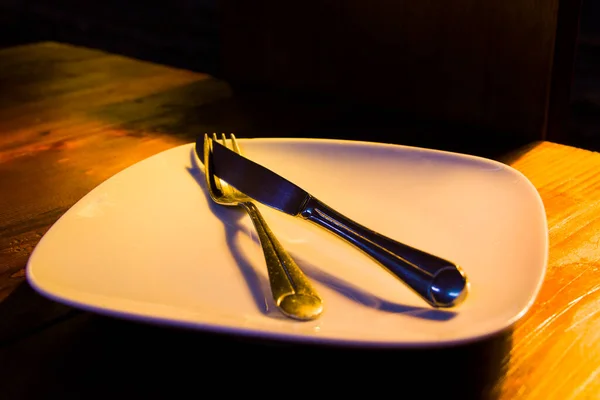 Geschirr Und Tischdecken Messer Und Menschen Auf Dem Teller Restaurant — Stockfoto