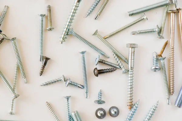 Große Gruppe Unterschiedlicher Spötter Und Bolzen Auf Weißem Hintergrund — Stockfoto