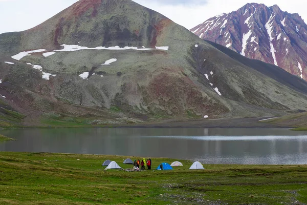 Truso, Georgia 'daki Khelistsadi Gölü. dağ gölü manzarası