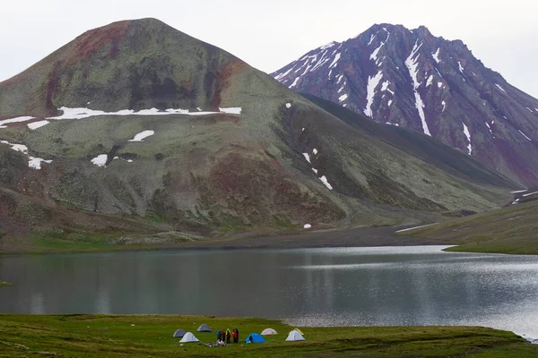 Truso, Georgia 'daki Khelistsadi Gölü. dağ gölü manzarası