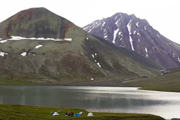 Truso, Georgia 'daki Khelistsadi Gölü. dağ gölü manzarası