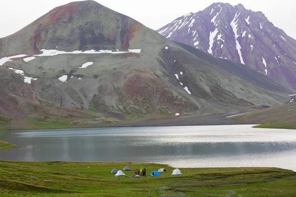 Truso, Georgia 'daki Khelistsadi Gölü. dağ gölü manzarası