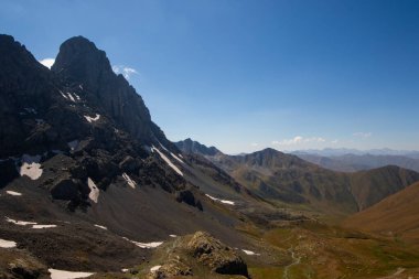 Chaukhebi, Khazbegi 'deki Gürcistan dağları ve tepeleri