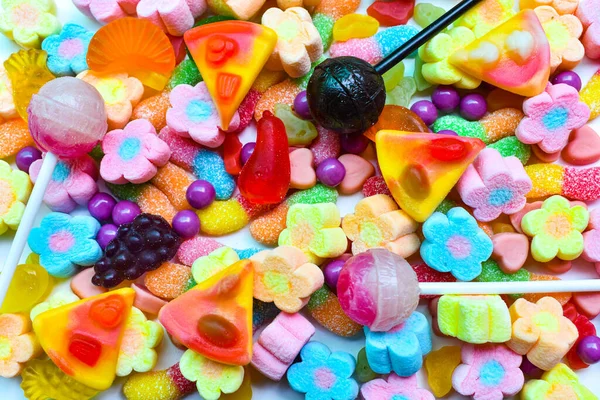 Πολλά Γλυκά Και Γλειφιτζούρια Είναι Στο Πιάτο Τρόφιμα Για Παιδιά — Φωτογραφία Αρχείου