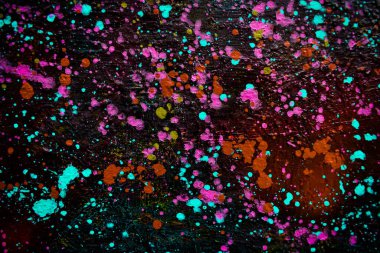 Birçok yağ lekesi olan tuvaldeki soyut sanat eserleri