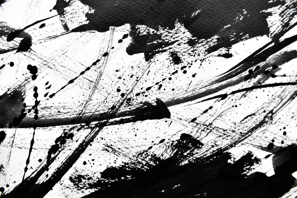 Beyaz kağıda siyah mürekkep damlacıkları