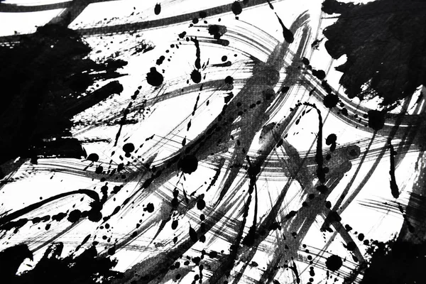 Beyaz kağıda siyah mürekkep damlacıkları