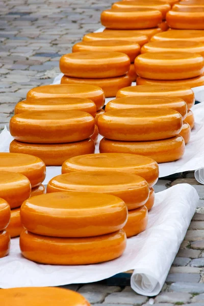 Gouda peyniri sokak Şehir Meydanı şehirde Gouda, Hollanda eski peynir pazarı.