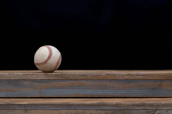 Baseball Auf Einem Alten Rustikalen Holztisch Mit Kopierraum Hintergrund — Stockfoto