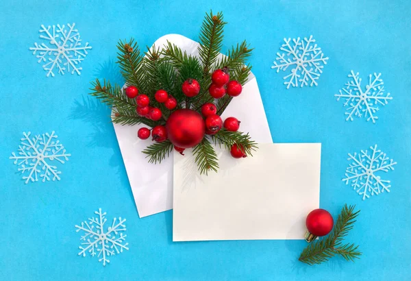 Christmas Decoration Balls Christmas Tree Red Berries Postal Envelope Blank — Stock Photo, Image