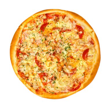 Lezzetli pizza (beyaz arka planda tavuk, domates, ananas, maydanoz). Düz yatış, üst görünüm