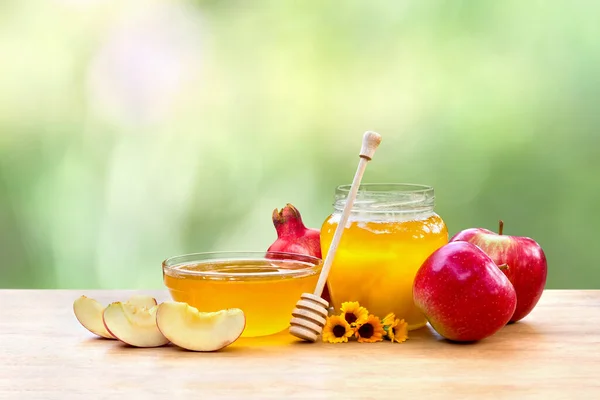 Honey Red Apples Garnets Calendula Flowers Wood Table Blur Natural — Stok Foto