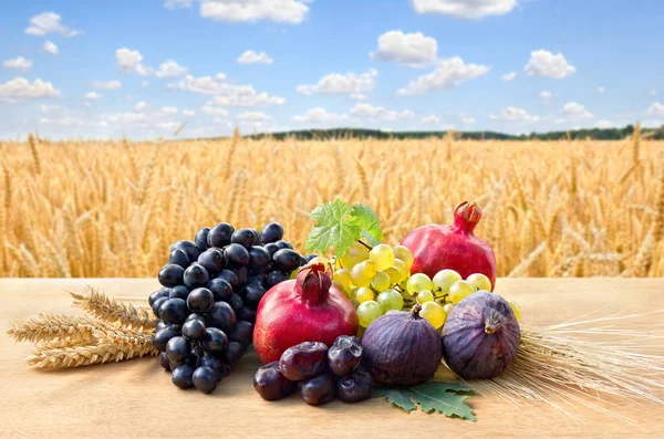 Grapes Dates Figs Garnets Barley Wheat Wooden Table Background Field — Stock Photo, Image