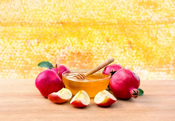 Honing Glazen Schaal Houten Honingdipper Rode Appels Granaat Houten Tafel — Stockfoto