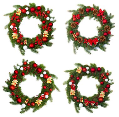 Beyaz arka planda Noel çelenkleri