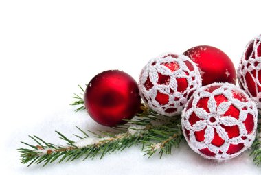 Karda noel süslemesi