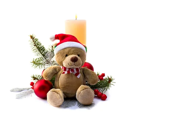 Karácsonyi Dekoráció Medve Gyertya Karácsonyfa Labda Piros Bogyók Fehér Alapon — Stock Fotó