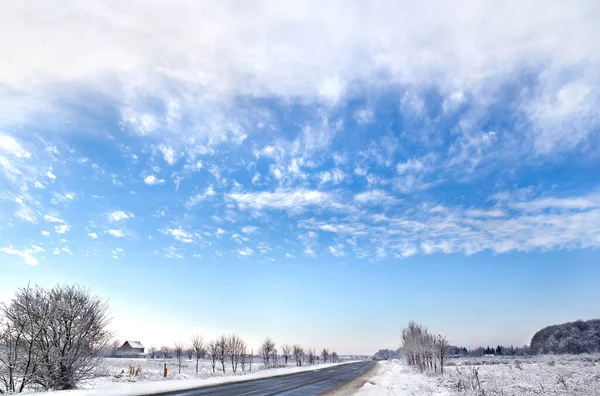 Céu Azul Durante Mudança Tempo Inverno — Fotografia de Stock