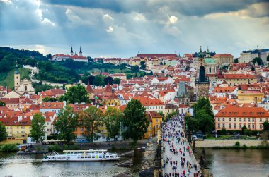 Prag, Çek Cumhuriyeti: Eski Şehir Köprüsü 'nden güzel manzara