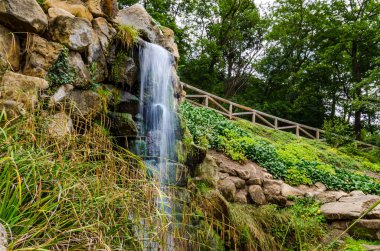 Kinsk bahçesindeki şelaleler