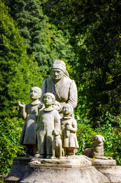 Ratiborice Tschechien Großmutter Mit Kinderstatue Von Otto Gutfreund — Stockfoto