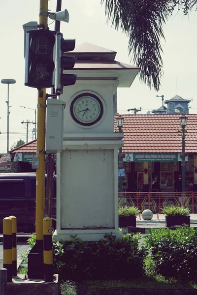 Old City Clock Traffic Light — ストック写真