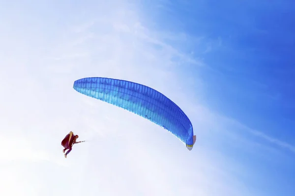 One Skydiver Blue Paraglider Blue Sky — Stock Photo, Image