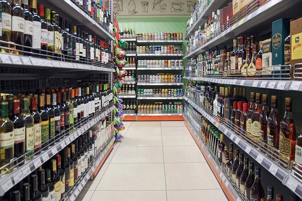 Moscú 2019 Varios Tipos Bebidas Alcohólicas Supermercado — Foto de Stock