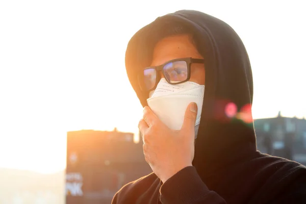 Asian People Wear Masks Protect Corona Virus Sunset Warm Tone — Stock Photo, Image