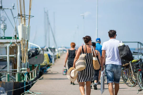 Bild från Borstahusens marina. De flesta tillbringar sin semester i sommar i Sverige. Boatlife har blivit en säker och populär aktivitet i sommar under coronavirus pandemin. — Stockfoto