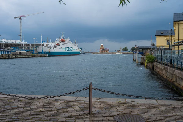 ForSea trafikerar rutten mellan Helsingborg, Sverige och Helsingör, Danmark med världens första högintensiva batteridrivna färjelinje. Bild på den eldrivna Mercandia Ro-Ro färjan — Stockfoto