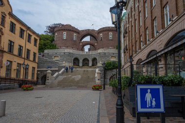 Çekirdeğe çıkan merdivenlerin alt kısmı ya da İsveç 'in güneyindeki Helsingborg, Scania' daki 1310 numaralı ortaçağ kulesi ve kalesi Karnan.