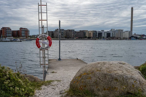 Utsikt över den nya stadsdelen Limhamn Sjostad i Malmö. Bilden är tagen från öns rekreationsområde — Stockfoto