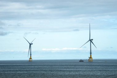 Rüzgar türbinleri kurulumu. Aberdeen kıyıları, İskoçya, İngiltere.