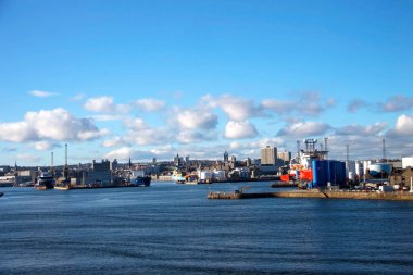 Aberdeen limanı ve şehir manzarası. İskoçya, İngiltere.