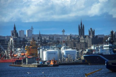 Aberdeen limanı ve şehir manzarası. İskoçya, İngiltere.