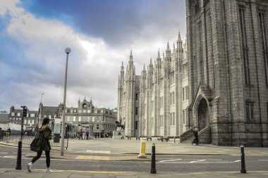 Broad Caddesi 'ndeki Marischal Koleji Aberdeen, İskoçya, İngiltere şehir merkezinde.