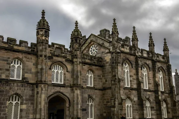 位于苏格兰旧阿伯丁的国王学院教堂 全称为阿伯丁大学和国王学院 — 图库照片