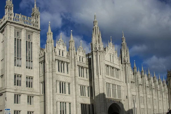 Broad Caddesi 'ndeki Marischal Koleji Aberdeen, İskoçya, İngiltere şehir merkezinde.