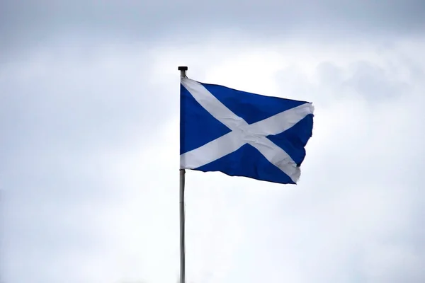 Skotsk Flagga Blå Himmel Bakgrund — Stockfoto