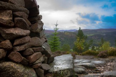 Royal Deeside 'daki Ballater' da panoramik manzaralı Cairn tepede. Aberdeenshire, İskoçya, İngiltere. Cairngorms Ulusal Parkı.