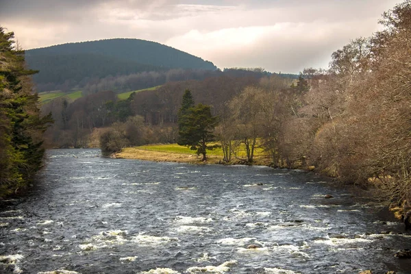 Rzeka Dee Royal Deeside Ballater Aberdeenshire Szkocja — Zdjęcie stockowe