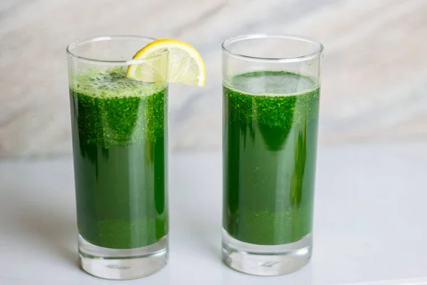 Färsk Hälsosam Hemlagad Grön Detox Juice Från Persilja Vild Rockad — Stockfoto