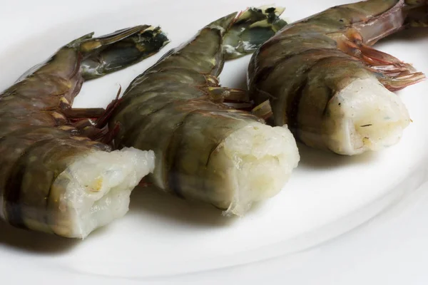 Crevettes Fraîches Crues Non Cuites Dans Une Assiette — Photo